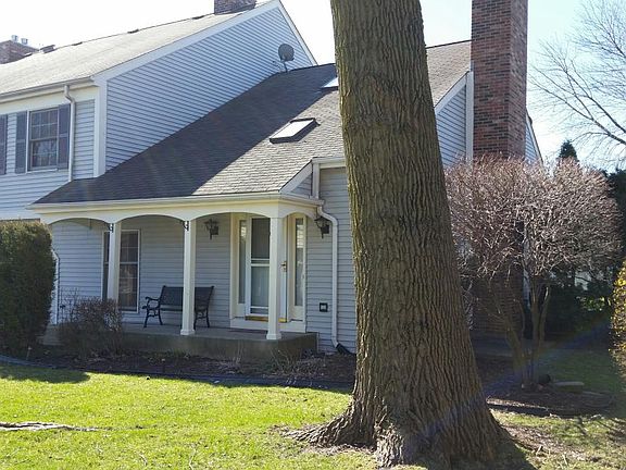 2BR, 1.5 Bath Townhome
