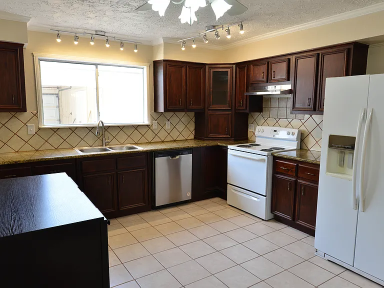 16246 New Field Dr — Photo 1