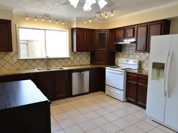 16246 New Field Dr, Houston, TX 77082