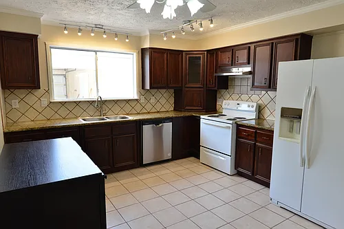 16246 New Field Dr Photo 1
