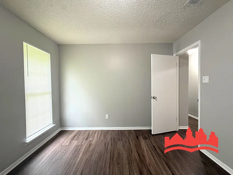 504 Elmfield Cv — Photo 18