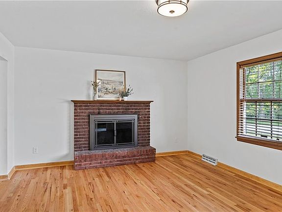 5th image of 4417 E 104th St