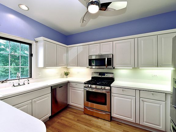 5th image of 403 W Hillgrove Ave #403