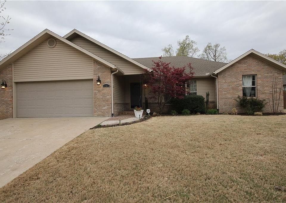 1st image of 4 Laceby Ln