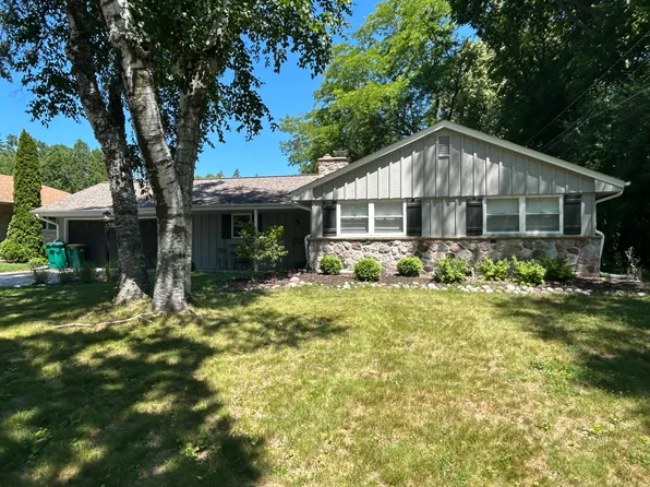 N80W5776 Woodland Rd, Cedarburg, WI 53012