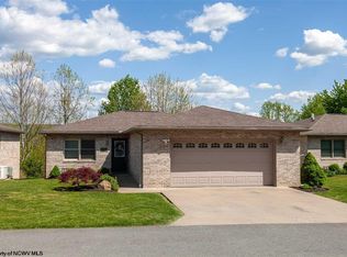 802 Pierpont Heights Dr, Morgantown, WV 26508