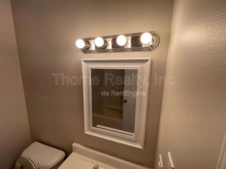 406 E Northern Blvd — Photo 9