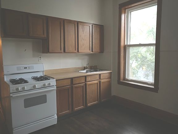 5th image of 3032 W Schubert Ave #2W