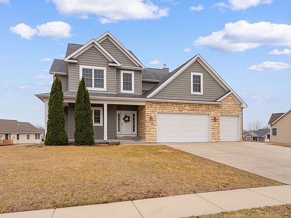 3rd image of 17 Blackstone Cir