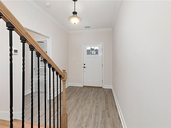 5th image of 160 Belmont Cir