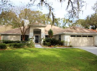 406 Stratfield Dr, Lutz, FL 33549
