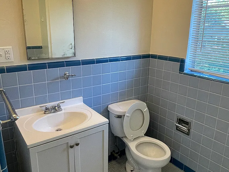 417 W Gramercy Pl #4 — Photo 12