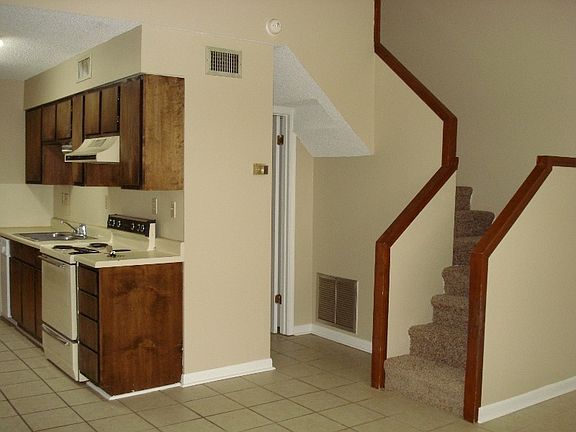 3rd image of 414 Vieux Orleans Cir
