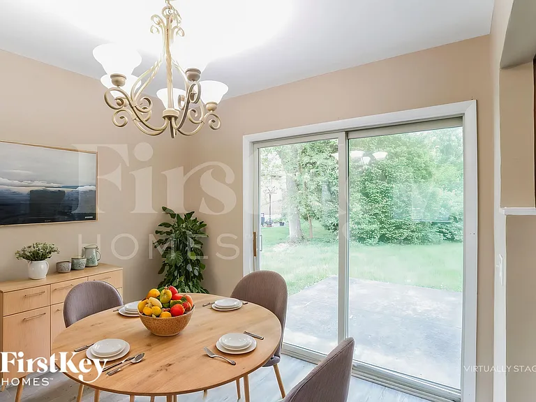 1015 Thunderbird Dr — Photo 7