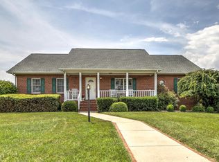 401 Corllens Ln, Vinton, VA 24179