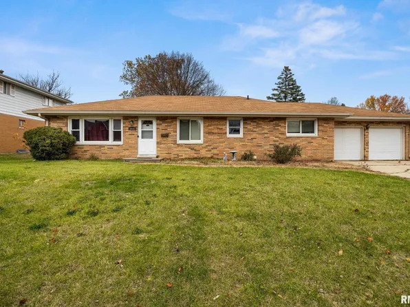 4016 N Brookdale Pl, Peoria, IL 61614