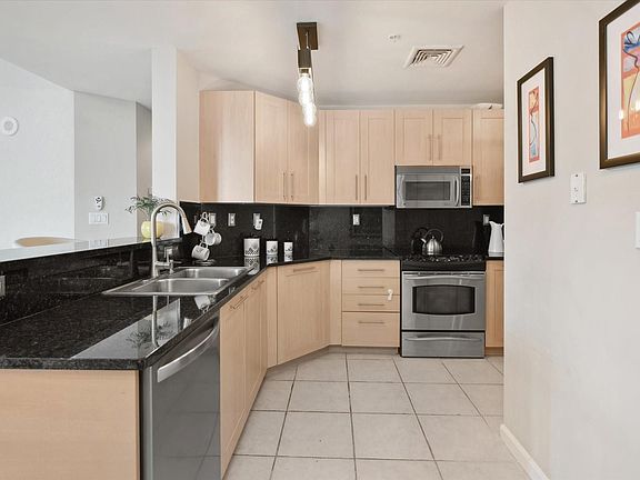 3rd image of 511 SE 5th Avenue #614