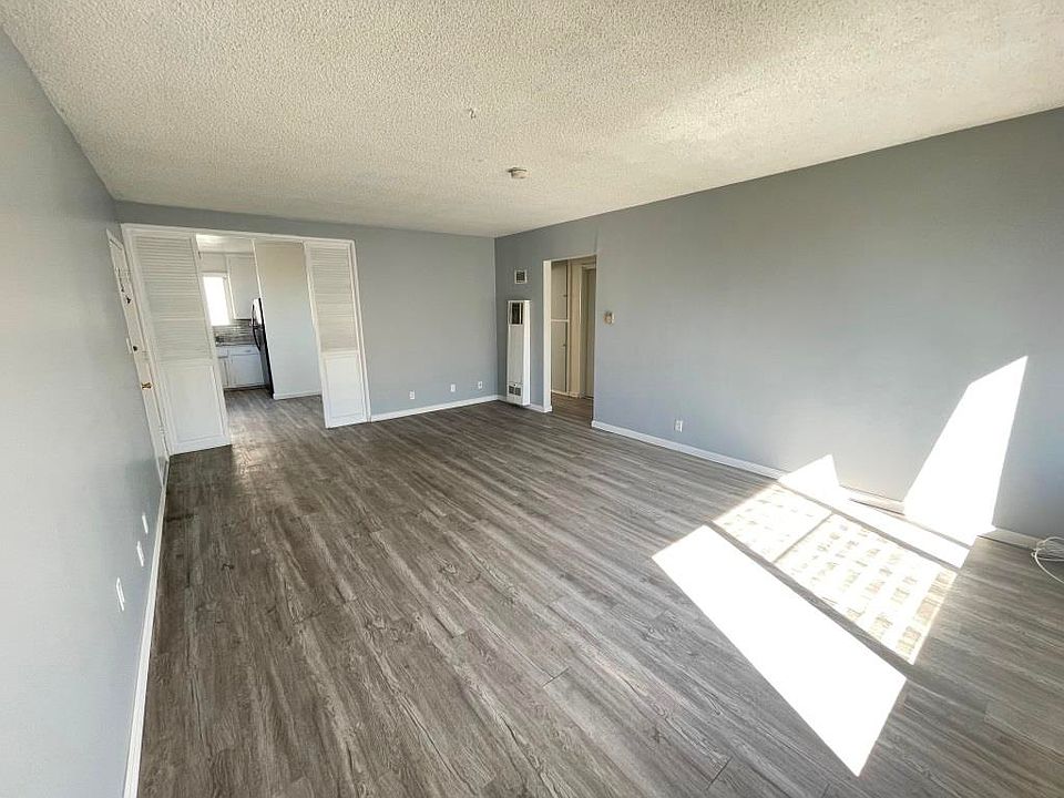 1st image of 555 N Ardmore Ave