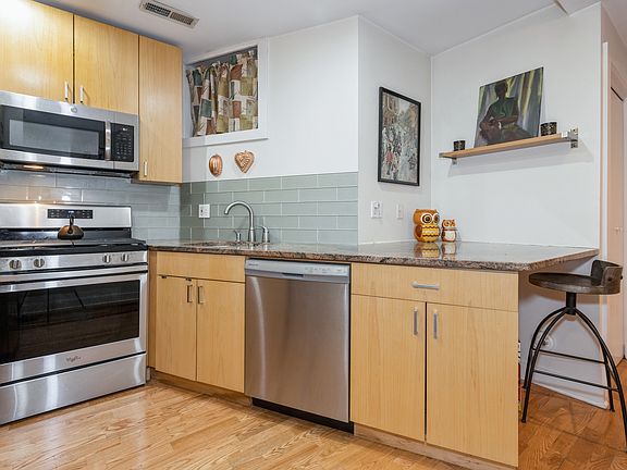 5th image of 4055 N Hermitage Ave Unit S