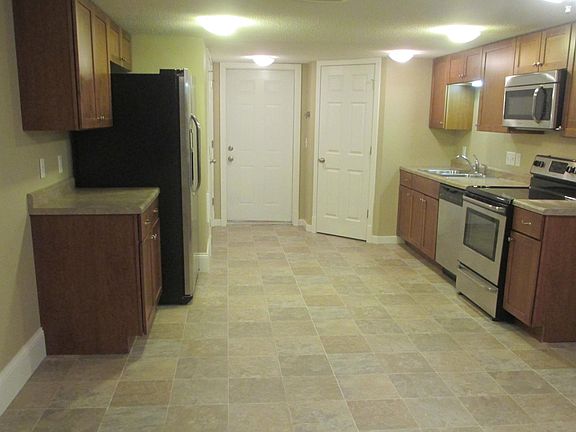 2nd image of 533 Shakopee Ave E #533
