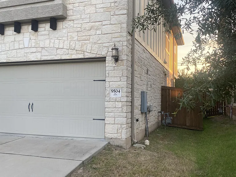 9504 Hunter Ln — Photo 15