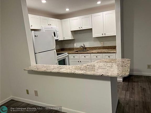 2nd image of 323 Newport #V