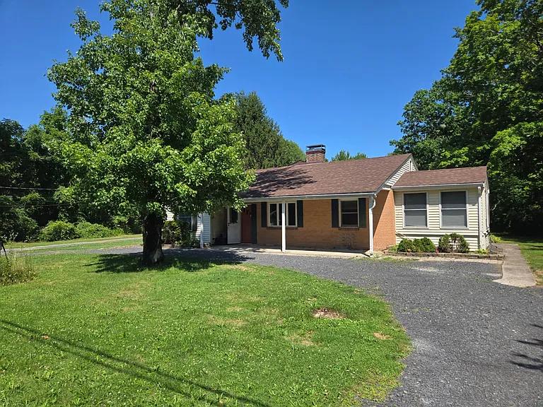 46 Quannacut Rd — Photo 1