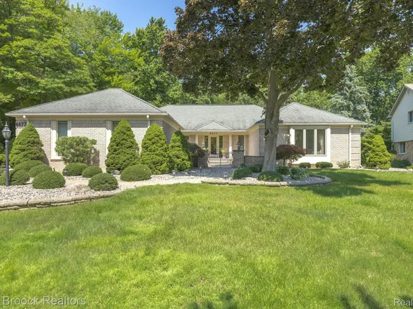 6477 Glyndebourne Dr, Troy, MI 48098