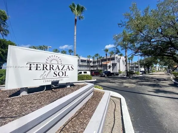 2760 W 76th St APT 205, Hialeah, FL 33016