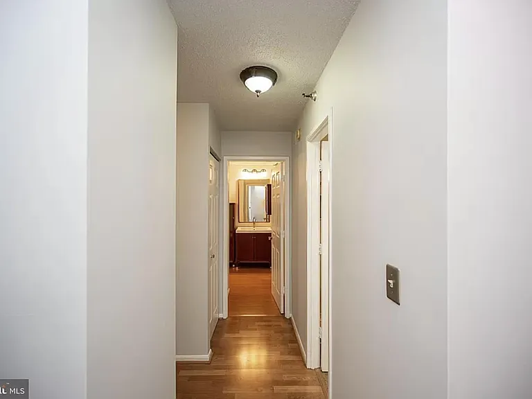 900 N Stafford St #905 — Photo 33