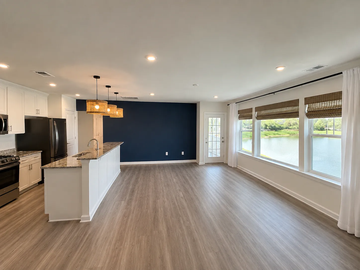 2 bed, 1247 sqft, $2,300 — Photo 4