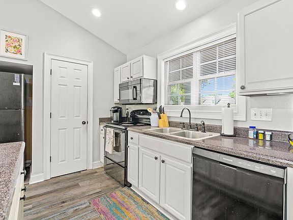 5th image of 802 W Longleaf Dr Unit 1