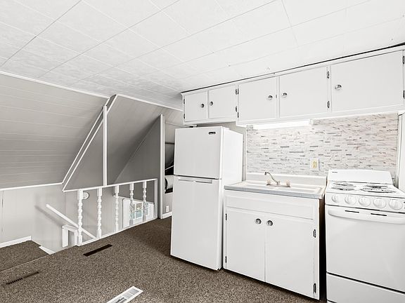 4th image of 45561 Cass Ave APT 4