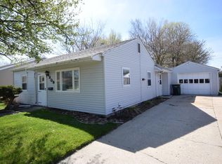 809 Hillcrest St, West Bend, WI 53095