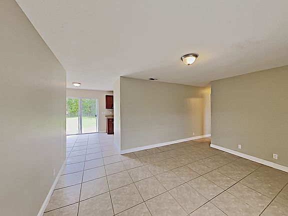 3rd image of 4981 Cresthaven Blvd