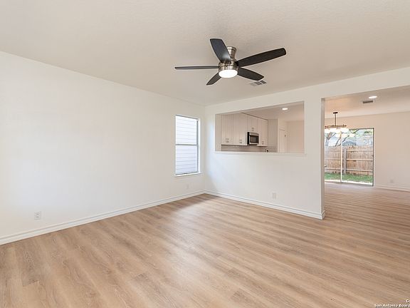 2nd image of 414 Hampton CV