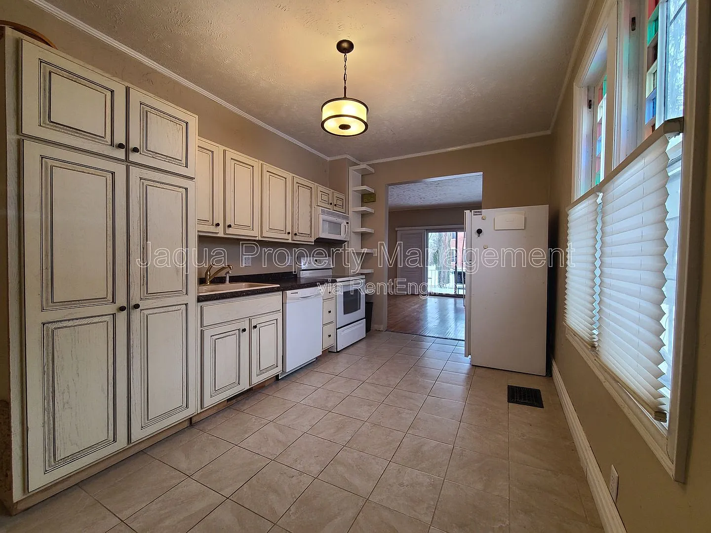 2 bed, 1.0 bath, $1,700 — Photo 2