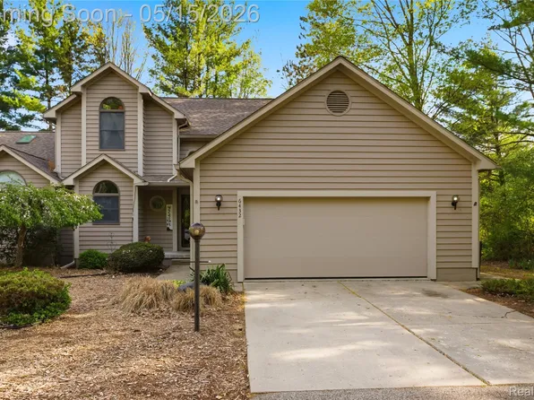 6432 Pinebrook Ln, Burton, MI 48509