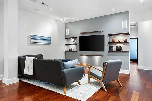 182 E Bay St #203 Photo 1