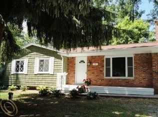 965 Lakeview Blvd, Highland, MI 48356