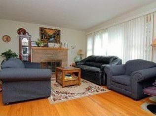2200 8th Pkwy, Waukegan, IL 60085