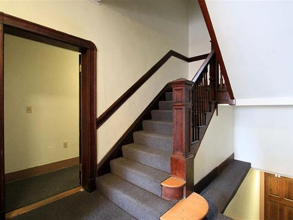 5th image of 10 Garrison Ave APT 2