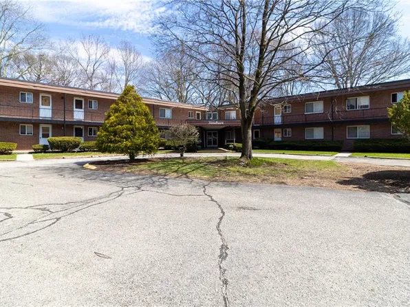 72 W Shore Rd APT 103, Warwick, RI 02889