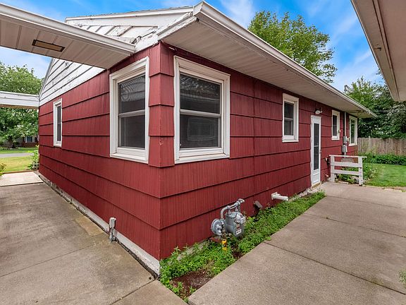 3rd image of 703 28th St