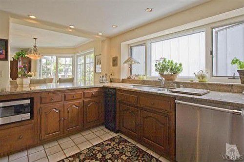 4th image of 4025 Mariner Cir