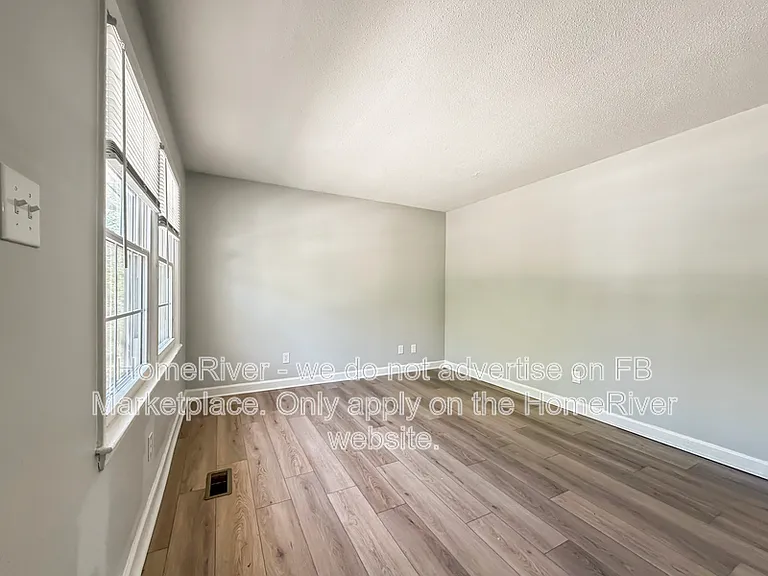 2408 Hart St — Photo 8
