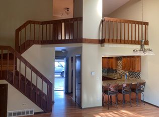 947 Manchester Ct, South Elgin, IL 60177