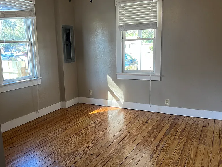 1410 NE 53rd St — Photo 6
