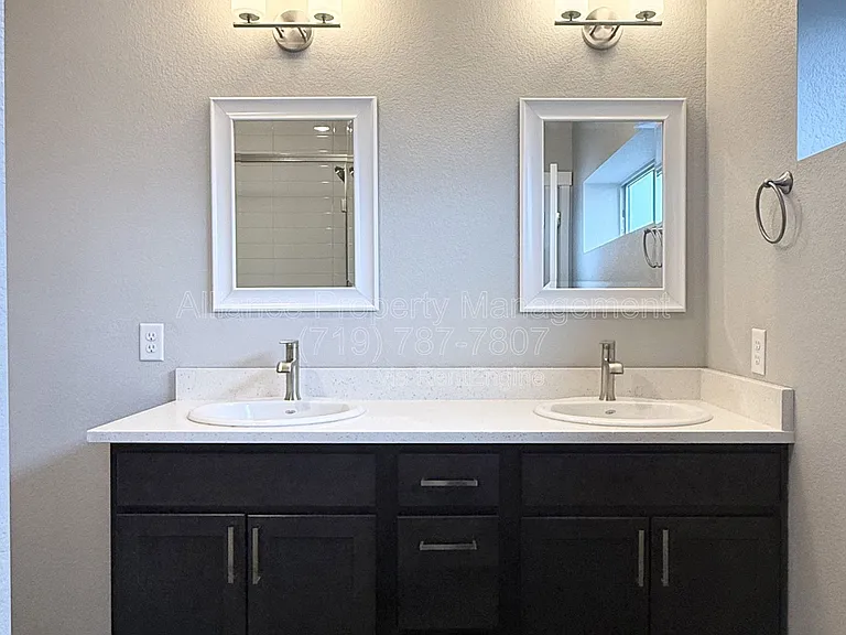 5424 Carvel Grv — Photo 17