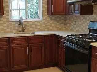 12123 8th Ave, College Point, NY 11356